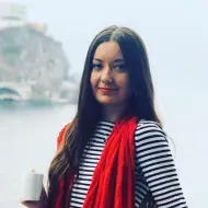 Ich bin Veronika Aleksieva und bin Deutschlehrerin mit über zehn Jahren internationaler Erfahrung
